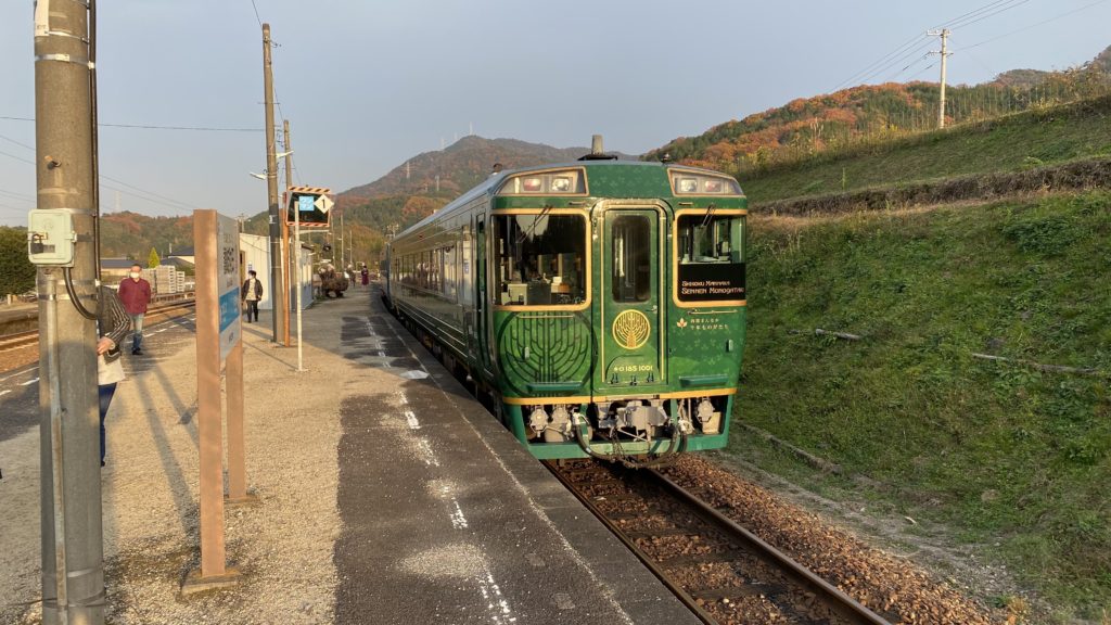 JR四国が考えた、最高峰の観光列車「ものがたり列車」