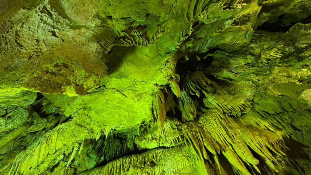 大滝鍾乳洞の内部