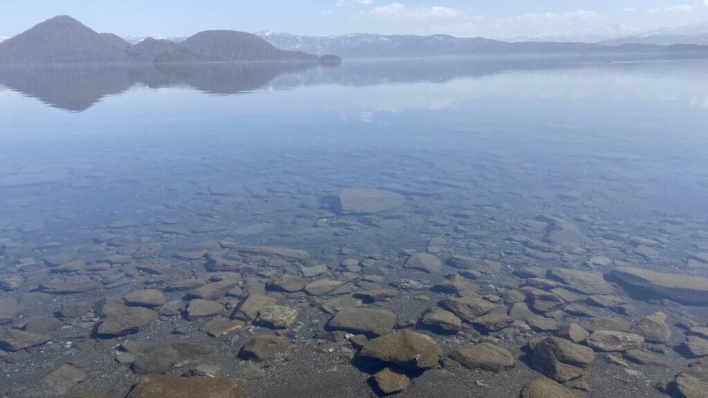 透明感ある洞爺湖