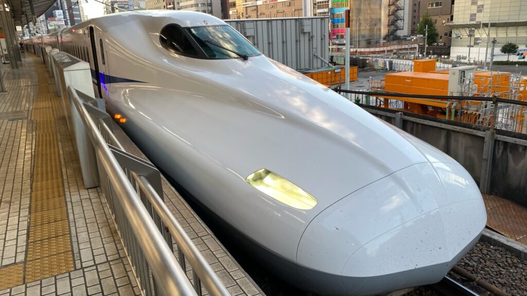 早朝の東海道新幹線は意外と混雑する