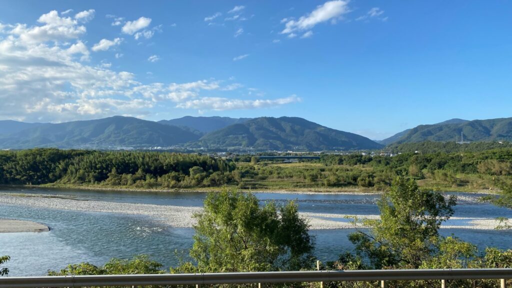 徳島県内を流れる吉野川の美しい風景を楽しもう