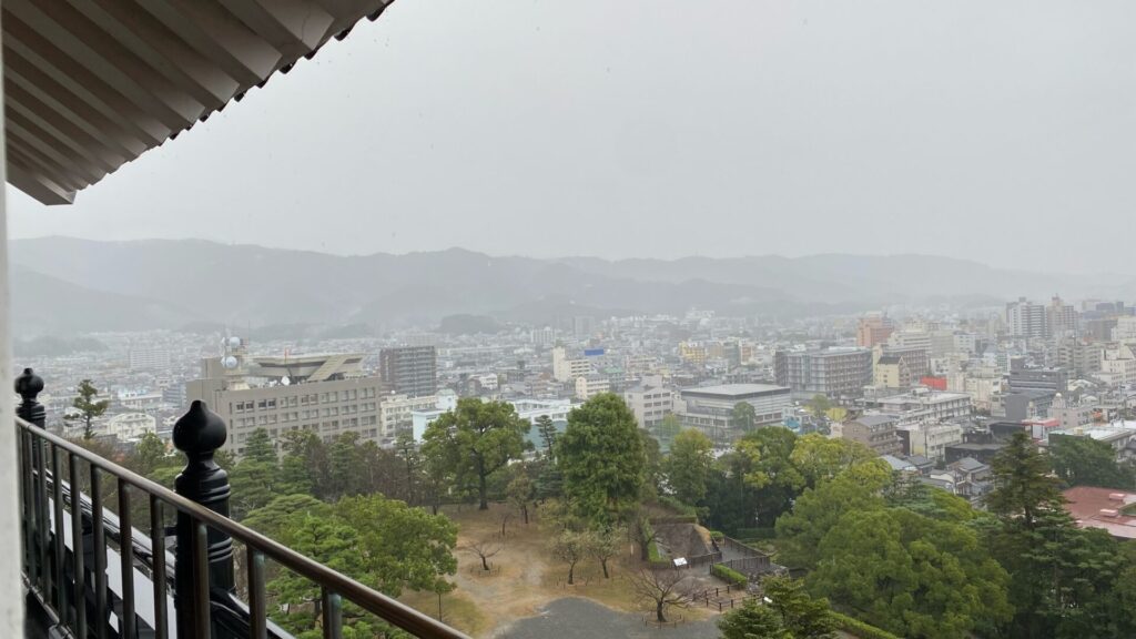 日本で唯一、全ての建造物が復元でない形で残るお城・高知城へ