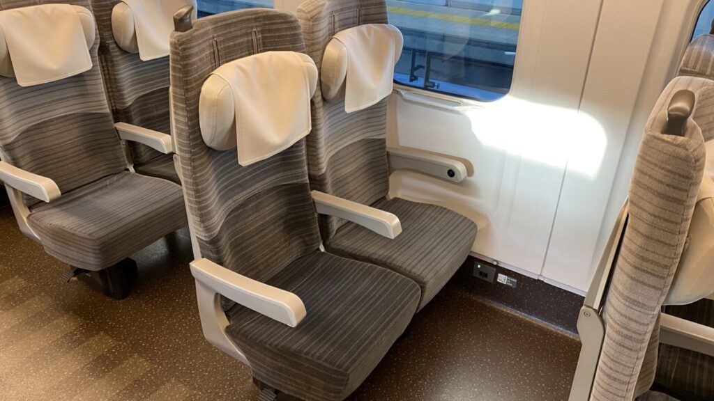 東北新幹線・北海道新幹線のE5系・H5系の座席を徹底紹介