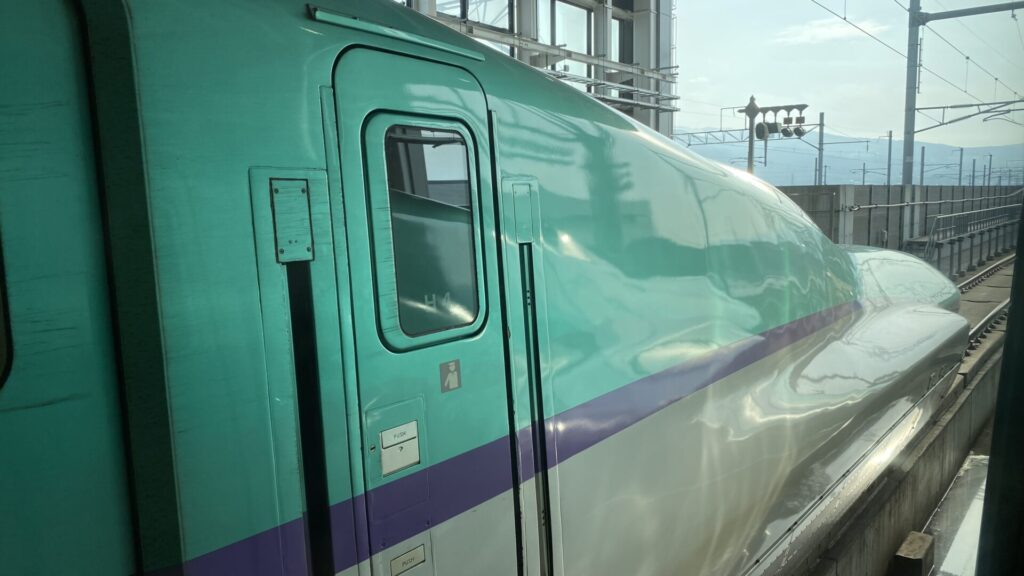 北海道新幹線を走るH5系・E5系の座席はスタンダードな新幹線