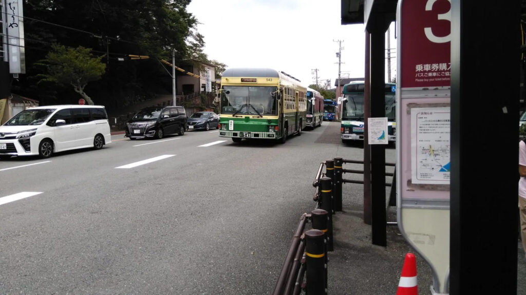 内宮へは「宇治山田」下車でバス、または「五十鈴川」下車で徒歩orバス