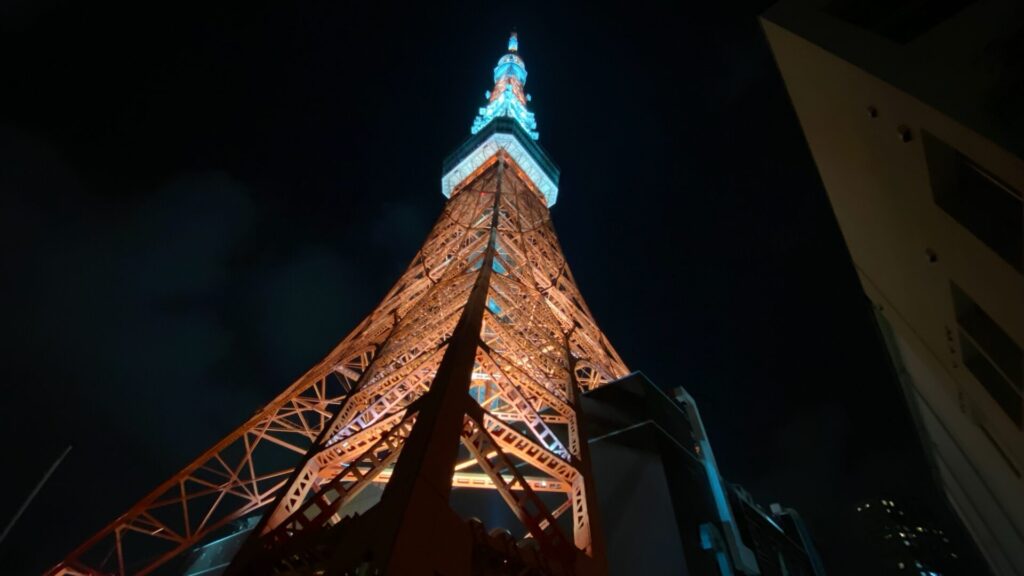 夜の東京タワーへ