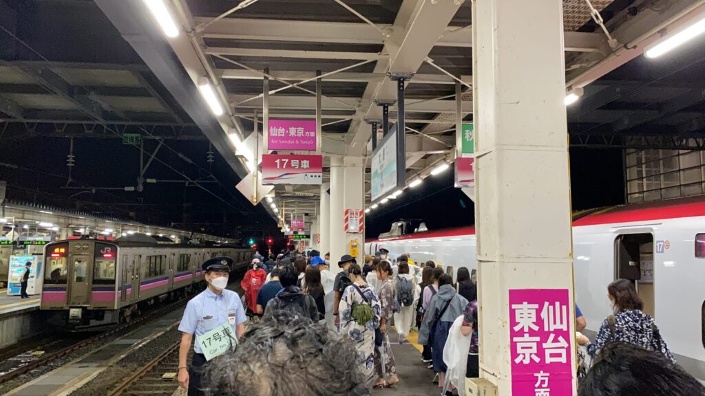 新幹線のきっぷは発売と同時に確保しよう　当日の駅では入場制限も