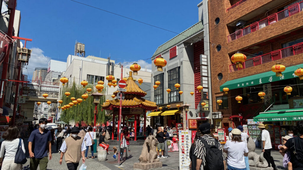 南京町（中華街）で中華料理を楽しむ　食べ歩きにも最適