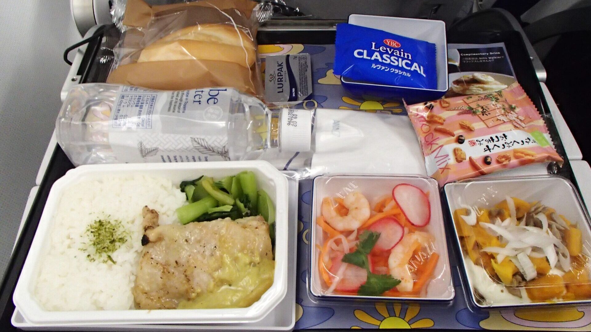 ANA A380「フライング・ホヌ」エコノミークラス　成田→ホノルル線 搭乗記 機内食