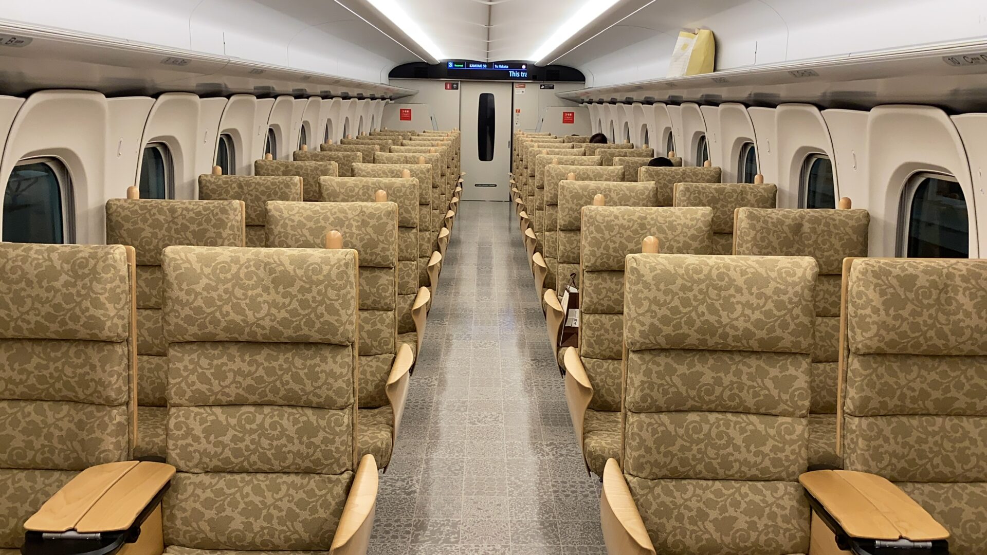 西九州新幹線 かもめN700S系 車内を徹底解説
普通車指定席は2＋2の配列 800系とほぼ同一座席