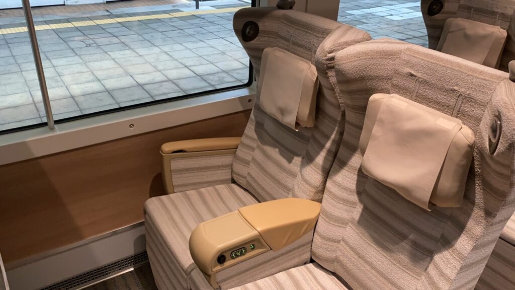 グリーン車も新幹線グリーン車並みの座席設備