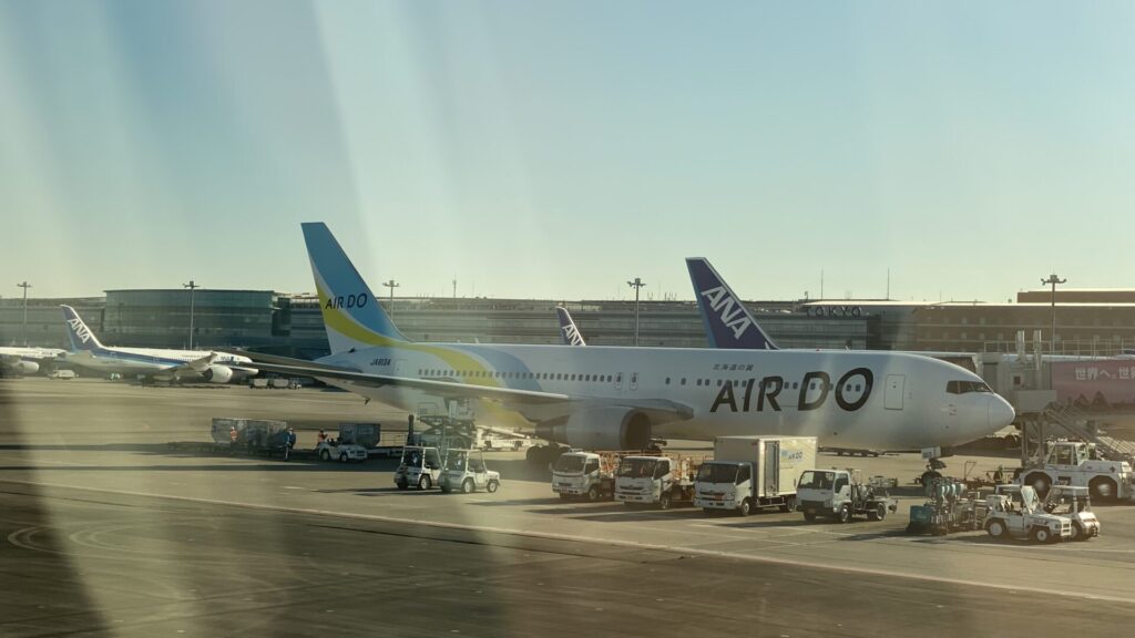 旭川空港から東京・羽田空港へはAirDoとJALが運航