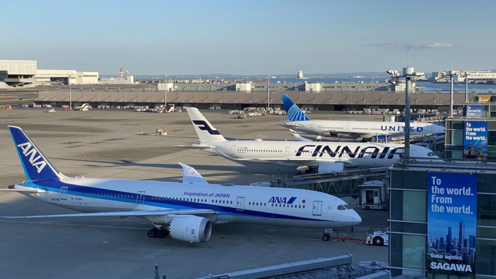 東京・羽田空港は再国際化により多くの飛行機が見られるように