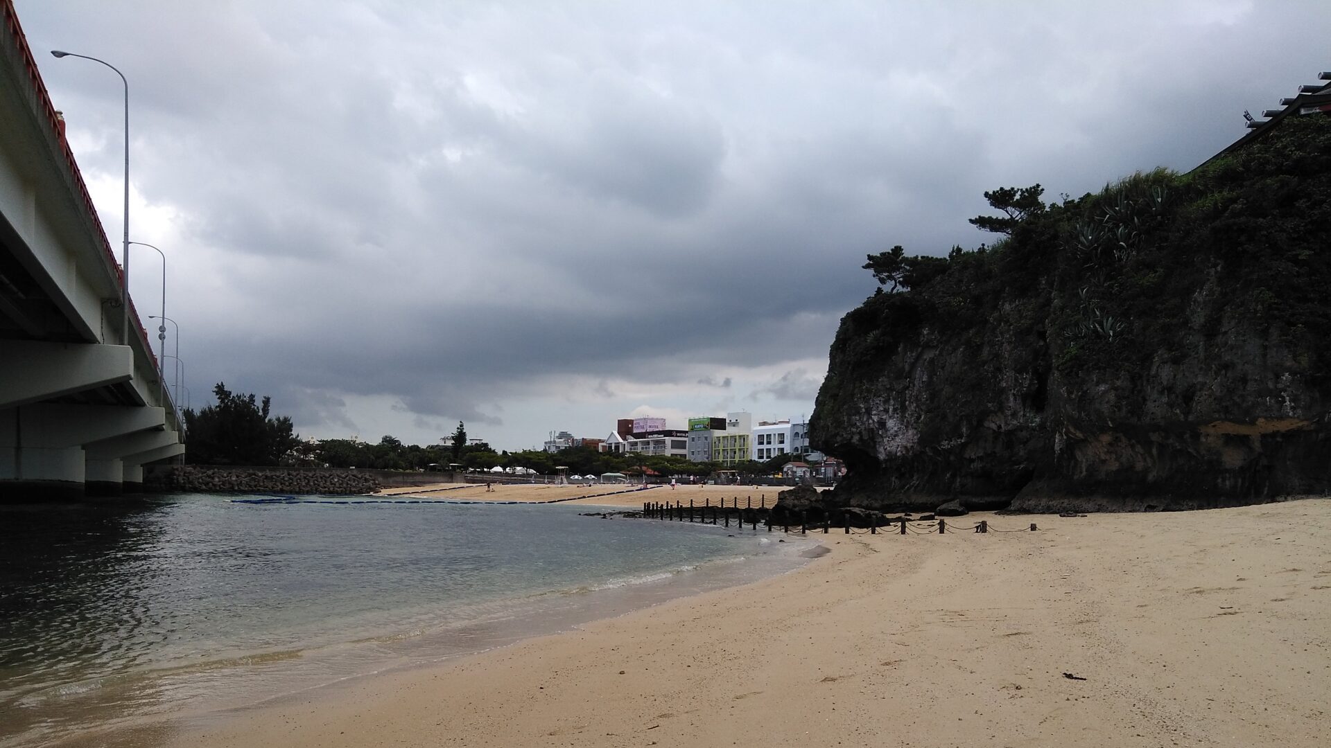 波の上ビーチは那覇市内にあるビーチ