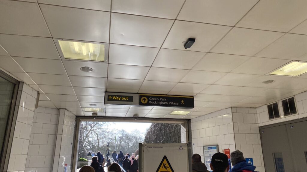 Buckingham Palace（バッキンガム宮殿）sへ行くには、地下鉄での移動が便利