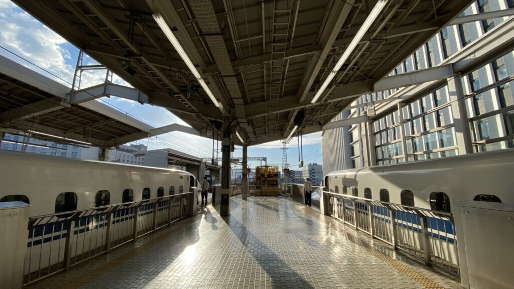 京都駅の新幹線改札内には飲食店も