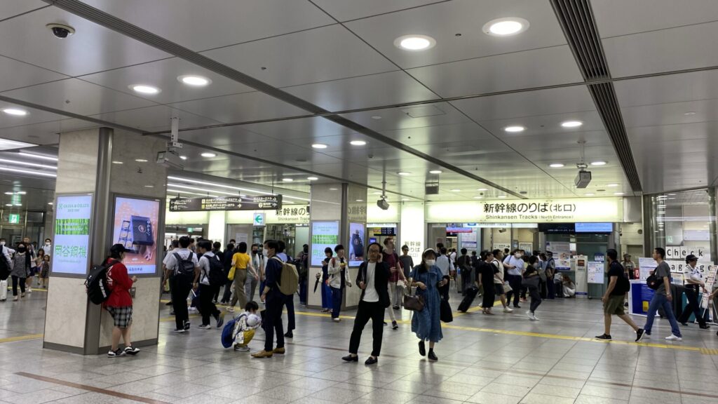 名古屋駅の新幹線改札内には多くの待合室が