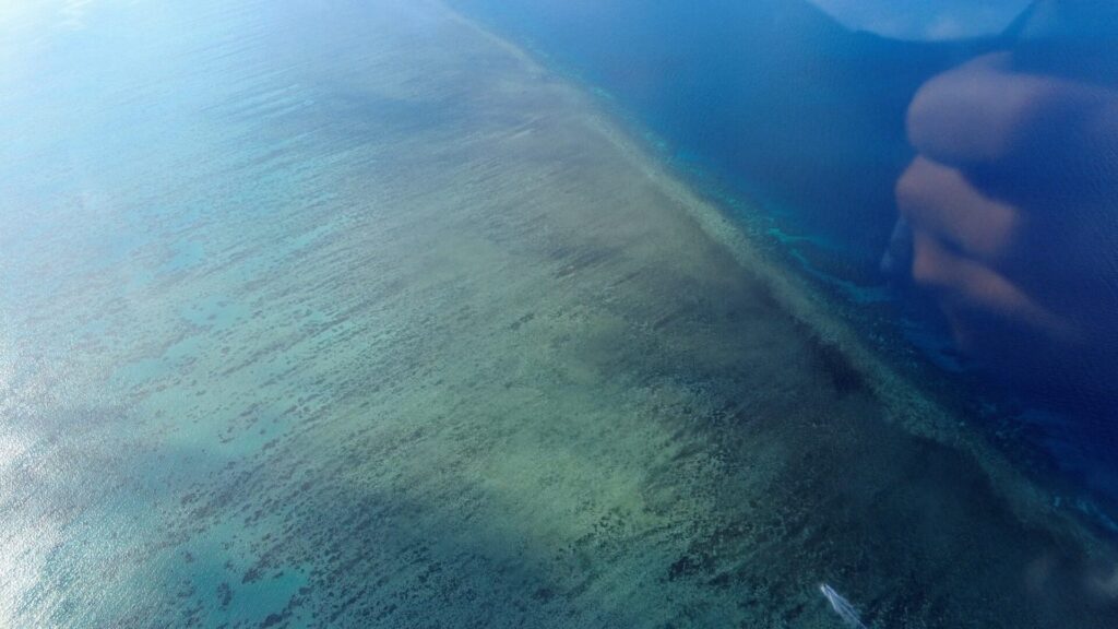 アーリントン・リーフ(Arlington Reef)の上空へ