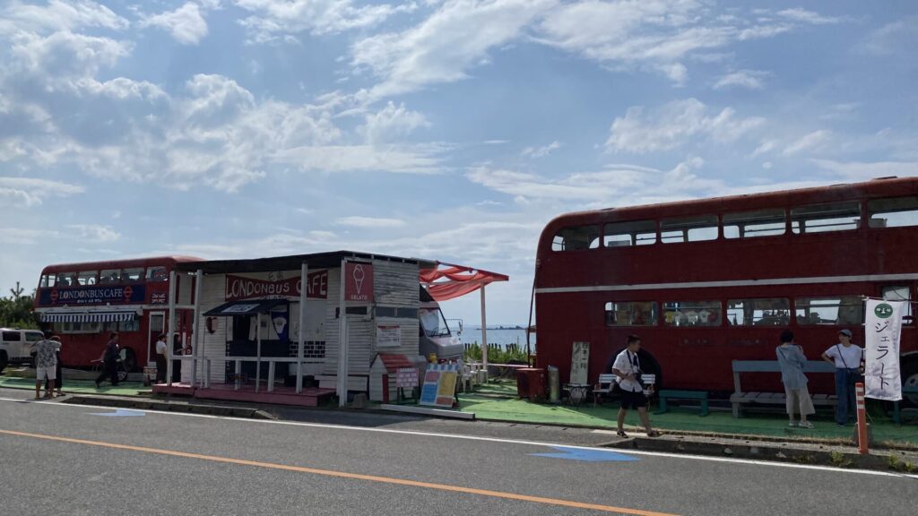 糸島観光④ 食後のカフェはインスタ映えの「ロンドンバス・カフェ」