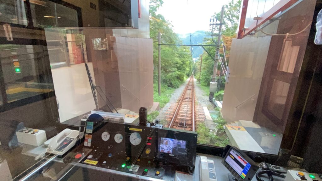 箱根登山鉄道を降りたらケーブルカーで、ロープウェイで、そして船で箱根観光