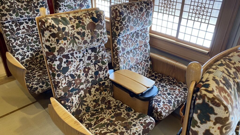 座席は西九州新幹線のN700Sとほぼ同じ