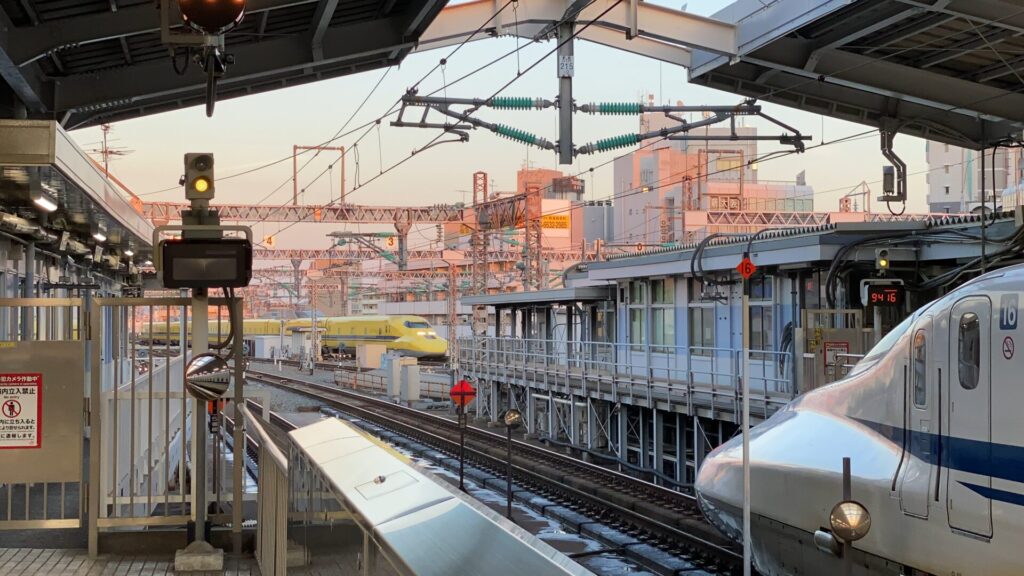 ドクターイエローは東海道新幹線・山陽新幹線で走る黄色い新幹線