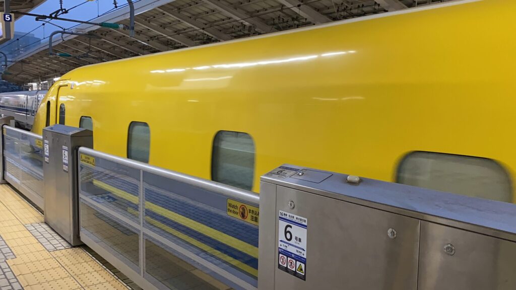 ドクターイエローは東海道新幹線・山陽新幹線で走る黄色い新幹線