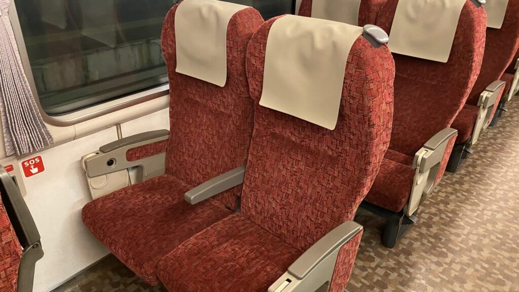 特急「はまかぜ」普通車指定席の座席はJR西日本の特急列車