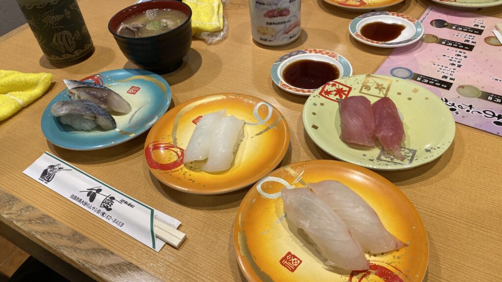 佐渡産の美味しい海鮮は「廻転寿司 佐渡弁慶 佐渡本店」で