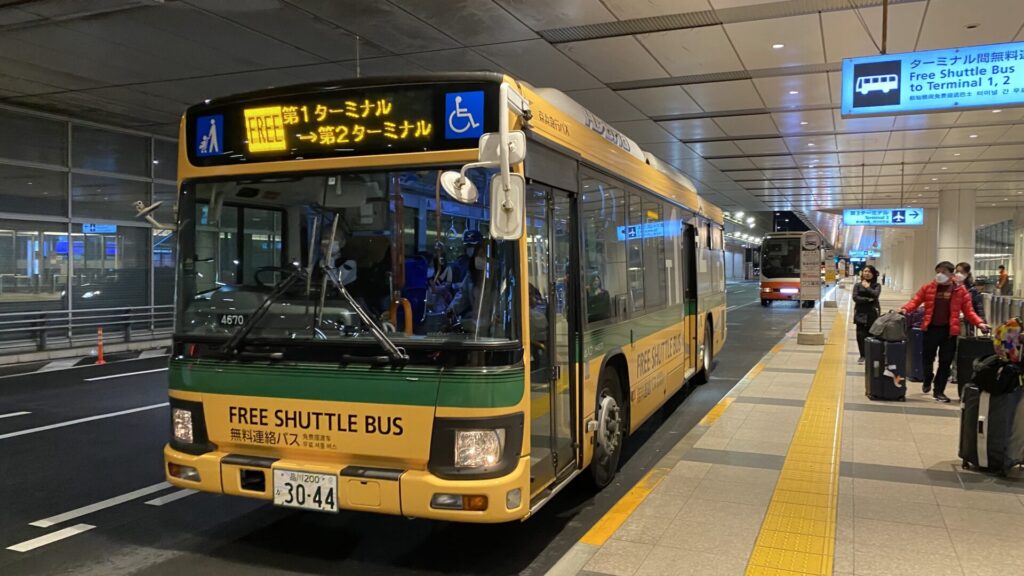 羽田空港のターミナル間の移動には無料バスが便利！