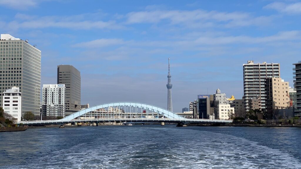 隅田川の景色を水上から眺めることができる水上バス