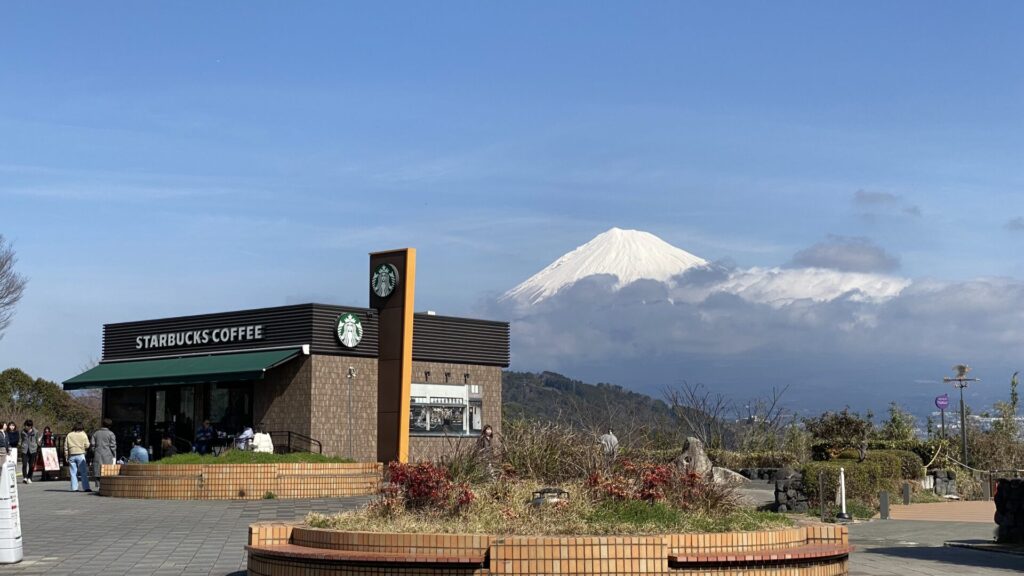 車で行くなら「富士川サービスエリア」で富士山の絶景を背後にパシャリ！