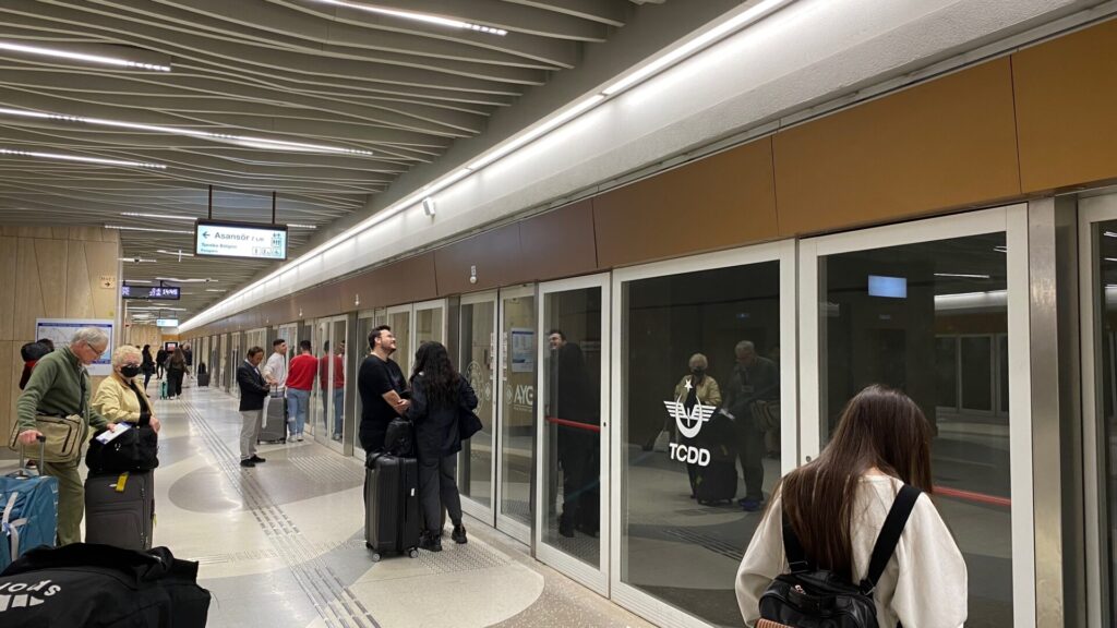 イスタンブール空港まで直通する地下鉄「M11号線」が開通