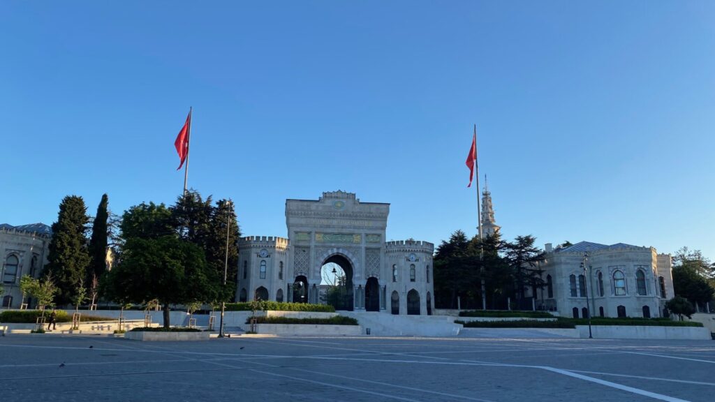 ベヤズット広場（Beyazıt Meydanı）