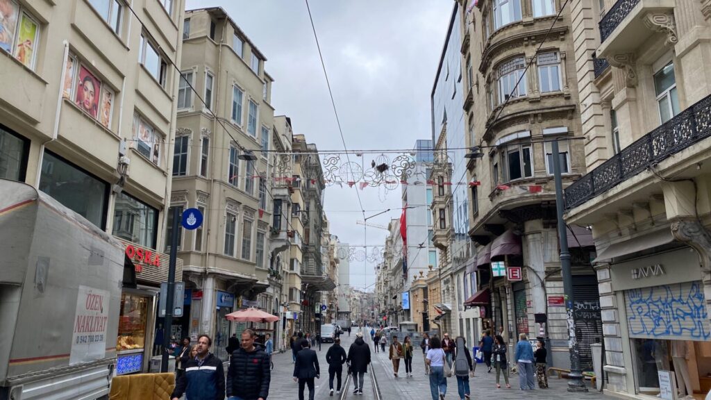 イスティクラル通り（İstiklal Caddesi）