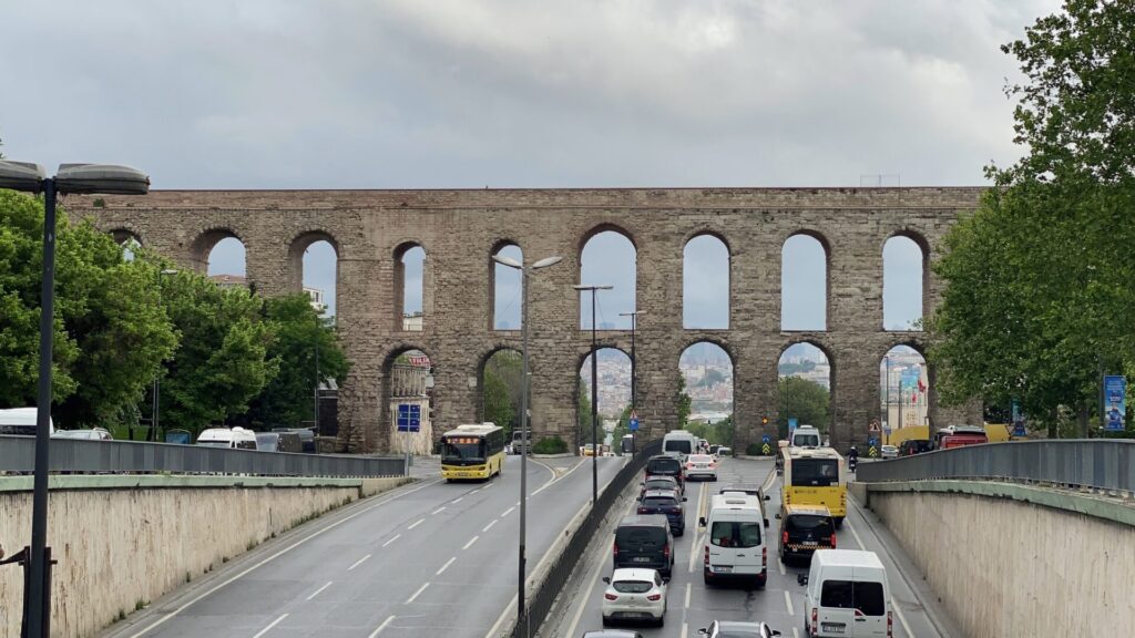 ヴァレンス水道橋（Bozdoğan Kemeri）