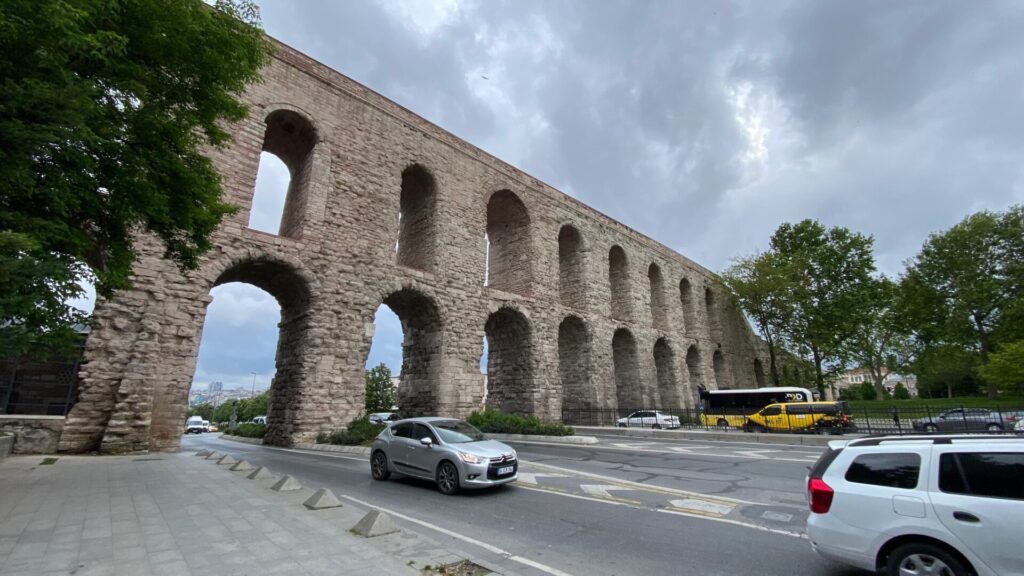 ヴァレンス水道橋（Bozdoğan Kemeri）