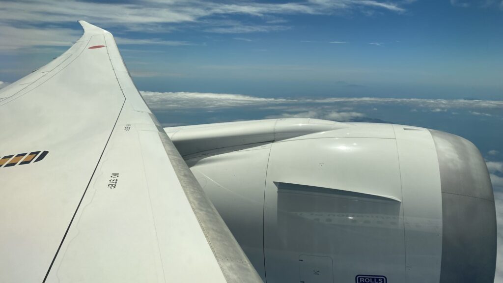 羽田空港を離陸、静岡県上空を通りフィリピン海へ