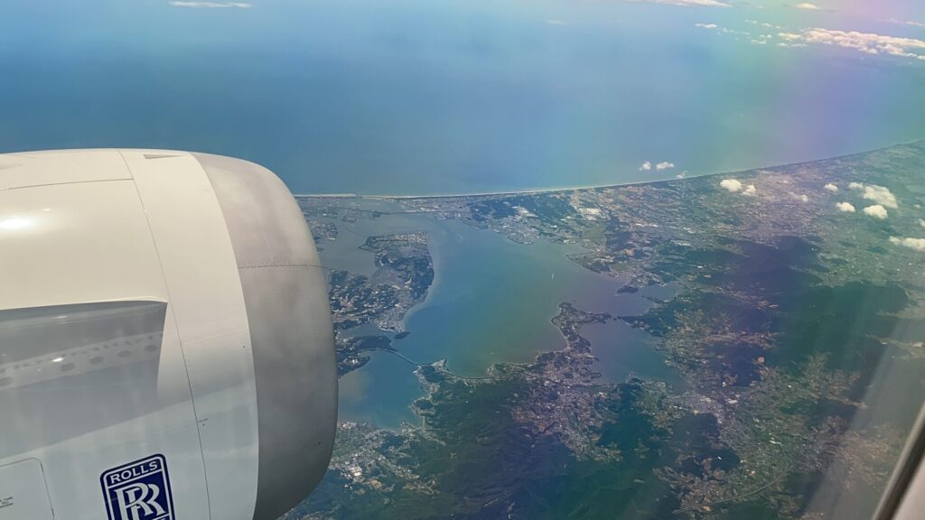 羽田空港を離陸、静岡県上空を通りフィリピン海へ