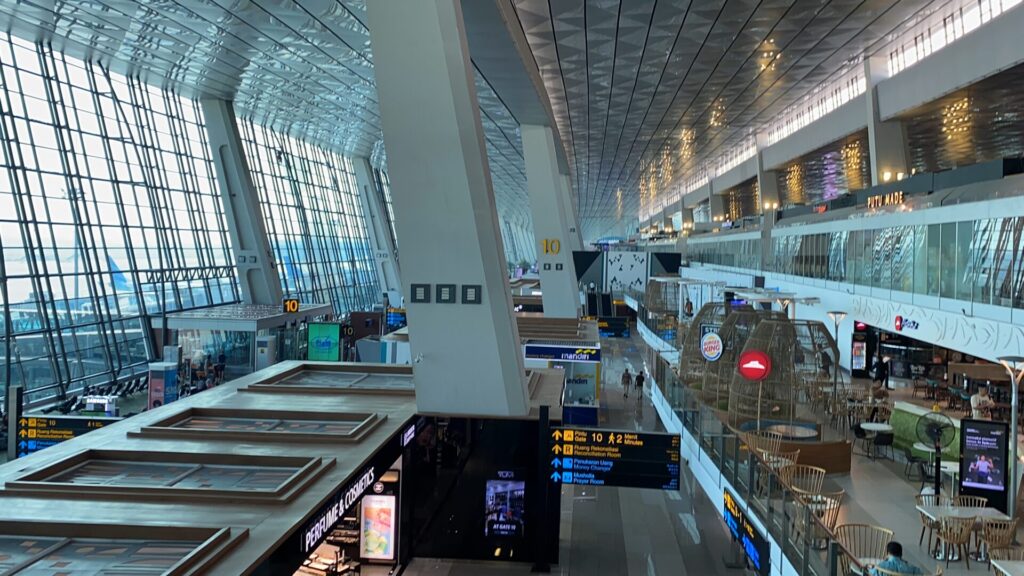 フライト② タイ国際航空ビジネスクラス ジャカルタからバンコクへ