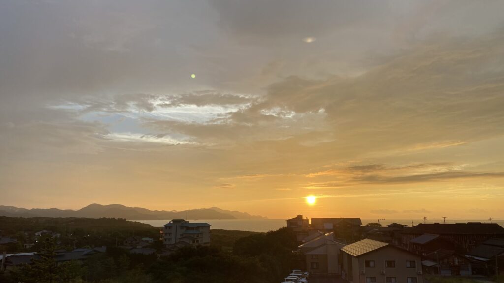 夕日ヶ浦に沈む夕日を眺めよう