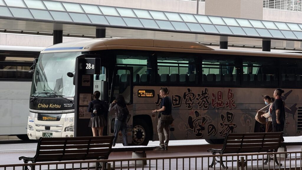 主要駅からは鉄道、またはシャトルバスがおすすめ