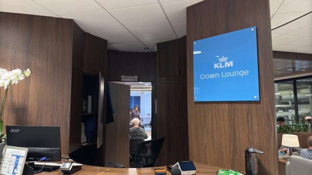 ヒューストンで乗り継ぎ時間3時間 KLM Crownラウンジで待機してリマ行きのフライトへ