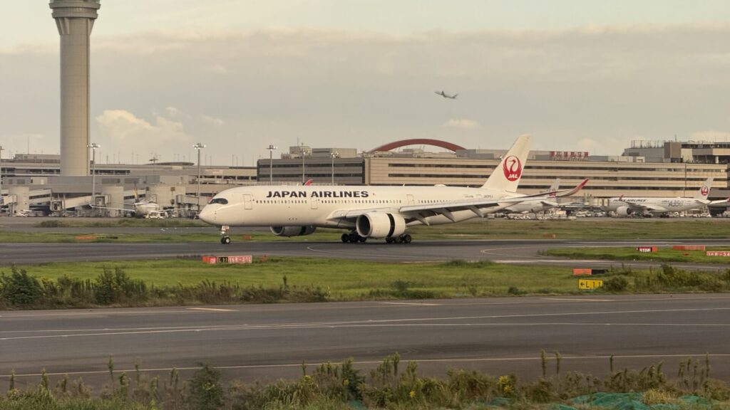 東京・羽田空港に到着