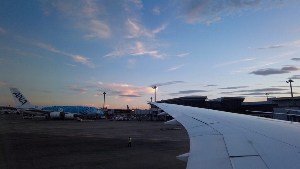 千葉県の夜景を見ながら成田空港を離陸