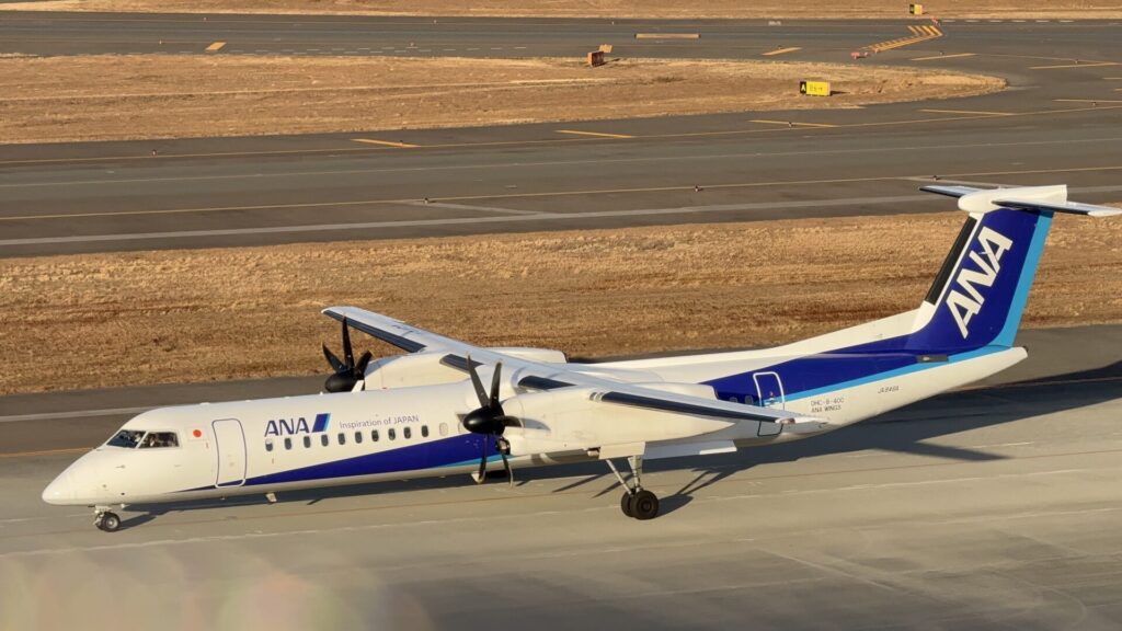 ANAのデ・ハビランド・カナダ Dash 8-40（ボンバルディアDHC8-Q400）は高速プロペラ機